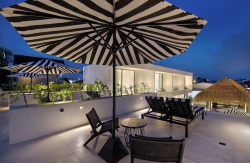 Batu Bolong Hotel | the den canggu