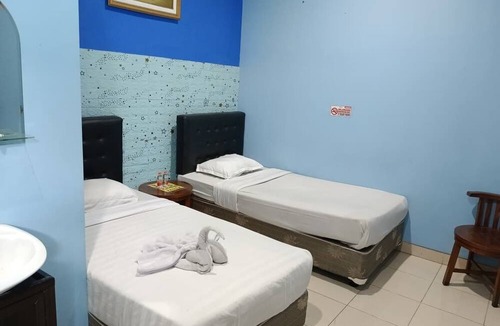 Klojen Hotel | AMALIA Guest House & Cafe