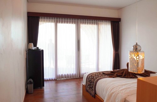 Songan Hotel | Pinggan Skyline