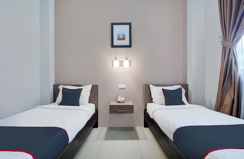 Padang Hotel | Townhouse Oak Padang near RTH Imam Bonjol