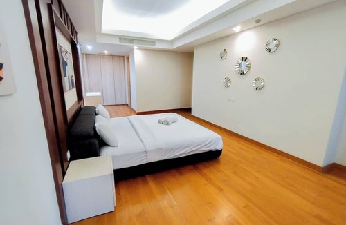 Surabaya Apartment | 2Br Luxurious And Spacious Apartment At One East Penthouse Residence