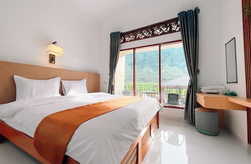 Tuk Tuk Hotel | Simangande View & Resto by Staigo