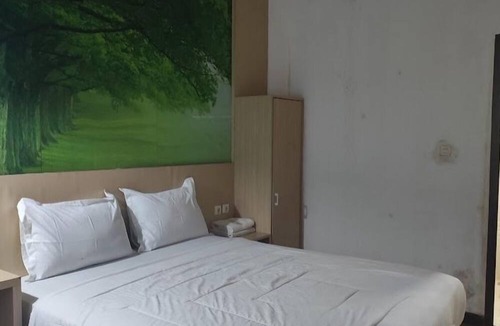 Bekasi Hotel | Capital O 94368 Kingstone Hotel