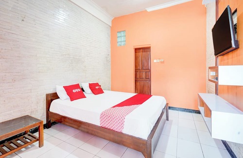 Wiradesa Hotel | Hotel O Kauman Near International Batik Center Formerly Hotel Bata Merah