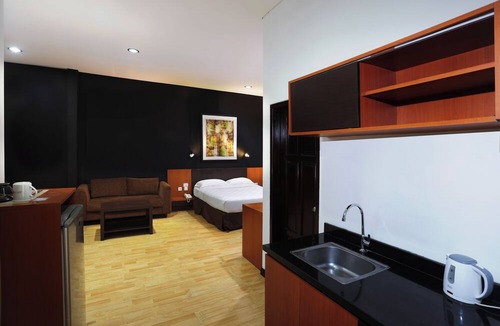 Gondangdia Hotel | Jambuluwuk Heritage Menteng Suites