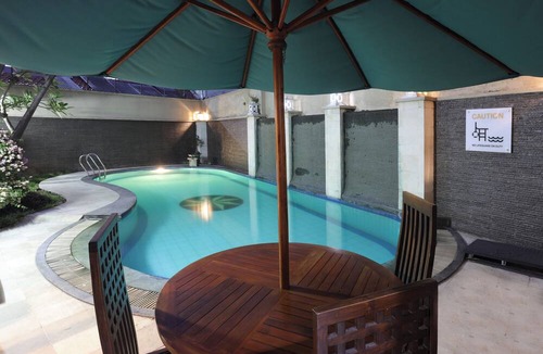 Gondangdia Hotel | Jambuluwuk Heritage Menteng Suites