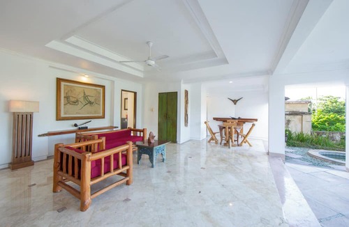 Denpasar Timur Hotel | Alam Puri Art Museum and Villas