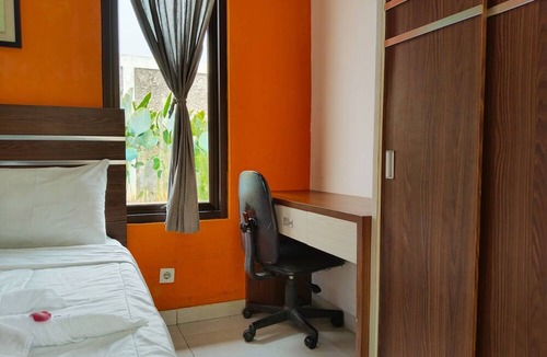 Bekasi Hotel | DeJati House