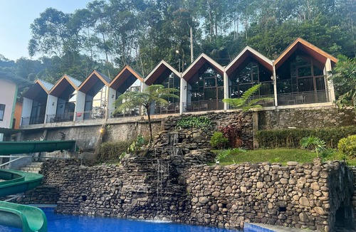Rendeh Hotel | Kampung Karuhun Eco Green Park Sumedang