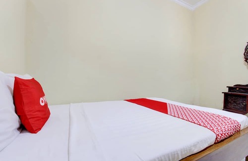 Borobudur Hotel | OYO 93736 Homestay Joglo Dephis Syariah