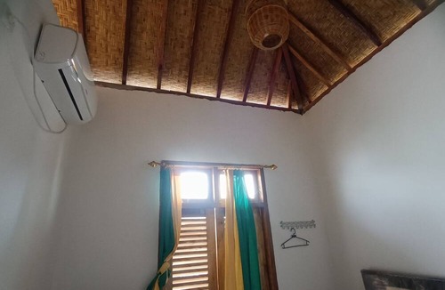 Gerupuk Hotel | OYO 93626 Hi Homestay & Group