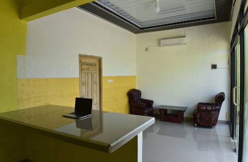 Palembang Hotel | OYO 93591 Penginapan Dvn & Tmy Pangkalan Balai