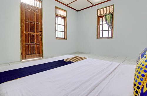 Ngemplak Hotel | SPOT ON 93592 Pondok Backpackers Ardafa JogjaNearBlue Lagoon Jogja