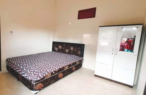 Trenggalek Hotel | OYO Life 93525 Griya Wafira Trenggalek Syariah