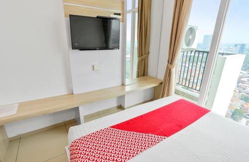 Tangerang Hotel | OYO 93432 Tree Room Hotel
