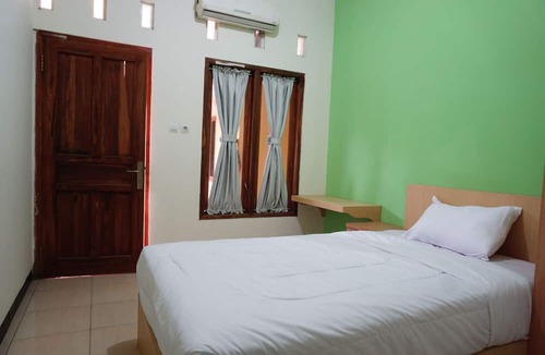Wonosari Hotel | OYO Life 3003 Wisma Handayani Syariah