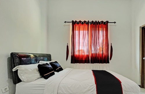 Blimbing Hotel | Capital O 1362 Ciliwung Guest House Syariah