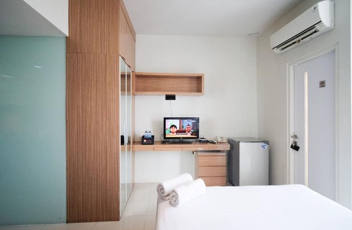 Siwalankerto Apartment | Best Choice And Homey Studio At The Square Apartment