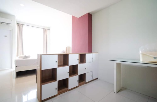 Siwalankerto Apartment | Best Choice And Homey Studio At The Square Apartment