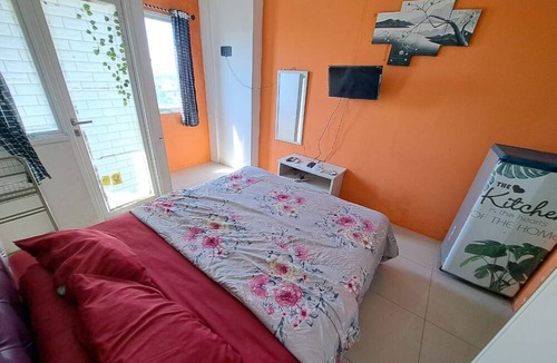 Karawang Hotel | OYO Life 93139 Apartemen Grand Sentraland By Evi