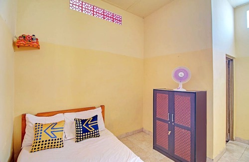 Buleleng Hotel | OYO Life 92954 Shanti Kost