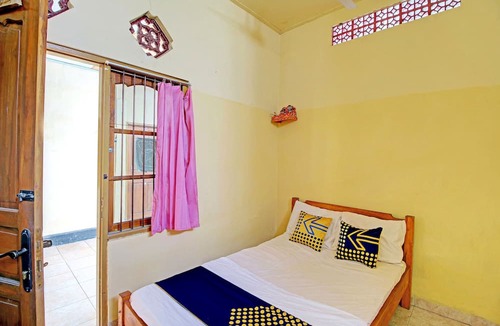 Buleleng Hotel | OYO Life 92954 Shanti Kost