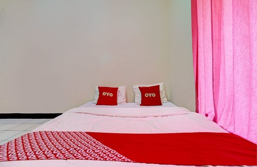 Cileunyi Hotel | OYO 93224 Fj Guest House
