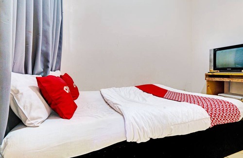 Cileunyi Hotel | OYO 93224 Fj Guest House