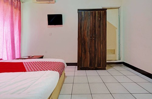 Cileunyi Hotel | OYO 93224 Fj Guest House