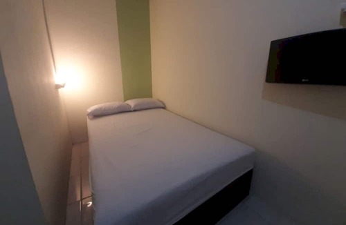Bekasi Hotel | OYO 93274 Oren Home Bekasi