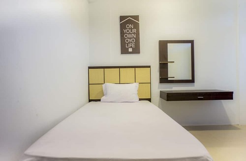 Medan Hotel | OYO Life 2354 Rose House