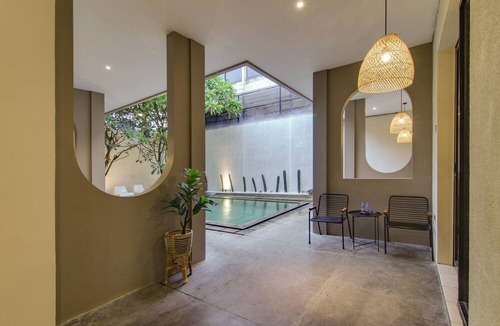Jakarta Hotel | Escotel Casa De Luga By Reccoma