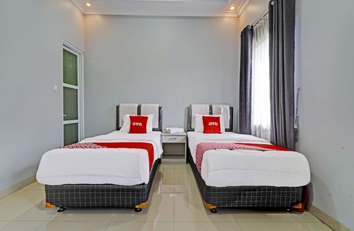 Garut Hotel | OYO 92023 Singgasana Cipelah Syariah