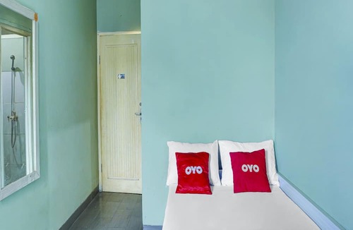 Karawang Hotel | OYO Life 91205 Rindang Guesthouse Syariah