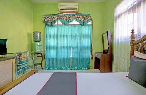Bawean Island Hotel | Collection O 92897 Hotel Intan Near Kantor Syahbandar Bawean