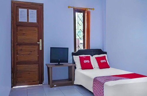Cikampek Hotel | OYO 92704 Pondok Bunga Lily