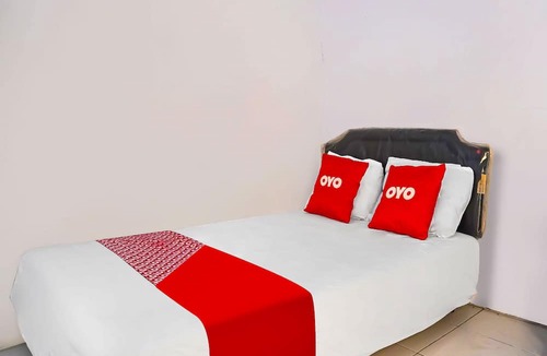 Cikampek Hotel | OYO 92704 Pondok Bunga Lily