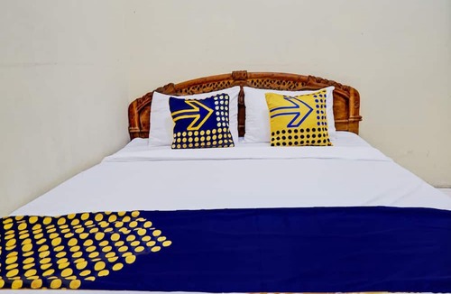 Gresik Hotel | OYO 93108 Homestay H Syarif Syariah – RA Kartini