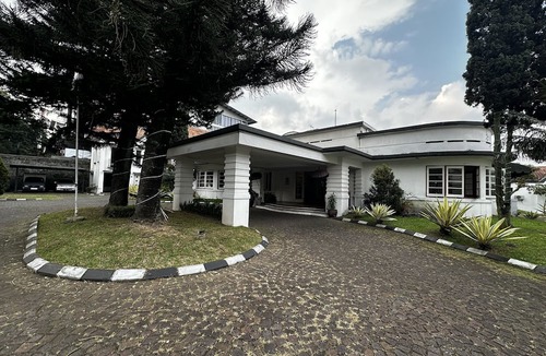 Setiabudi Hotel | Townhouse Oak Casa D'Ladera Bandung