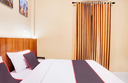 Padang Hotel | Collection O Padang C Center Near Transmart Padang