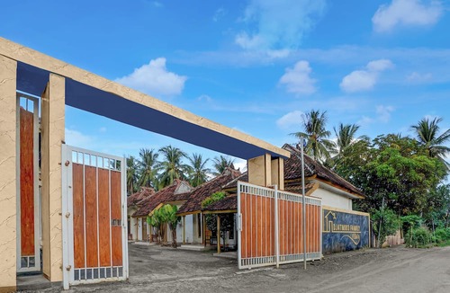Sumberagung Hotel | OYO 95262 Hotel Djatmiko Villa's Family