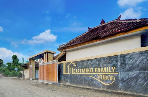 Sumberagung Hotel | OYO 95262 Hotel Djatmiko Villa's Family