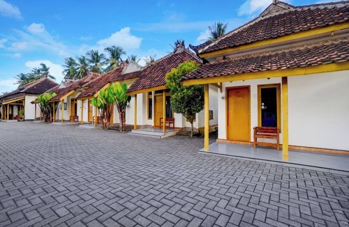 Sumberagung Hotel | OYO 95262 Hotel Djatmiko Villa's Family
