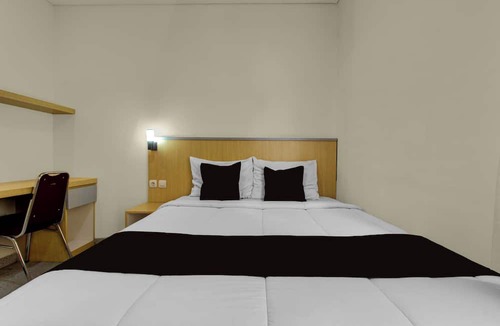 Solo City Centre Hotel | Hotel O near Taman Sriwedari formerly In