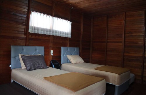 Cimenyan House | Villa Kampung Santri