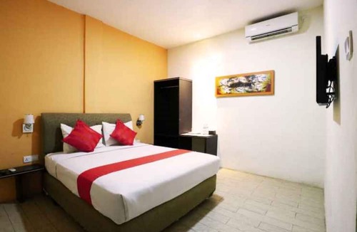 Tanjung Uncang Hotel | Blitz Hotel Batam Near Sultan Mahmud Ri'ayat Shah Mosque