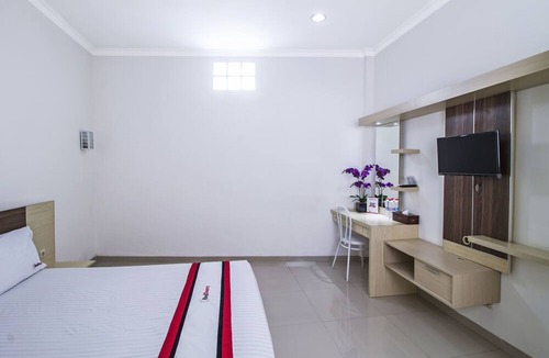 East Jakarta Hotel | RedDoorz @ Jatiwaringin