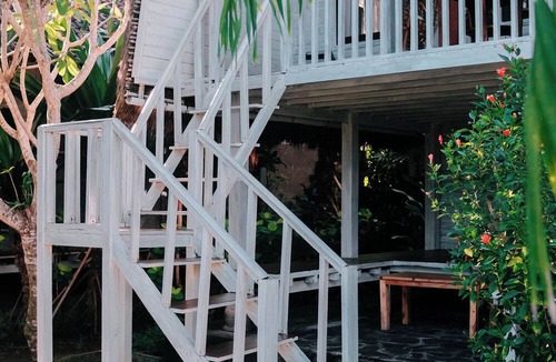 Mushroom Bay Hotel | Abian Huts Dream Beach Lembongan
