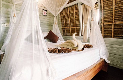 Mushroom Bay Hotel | Abian Huts Dream Beach Lembongan
