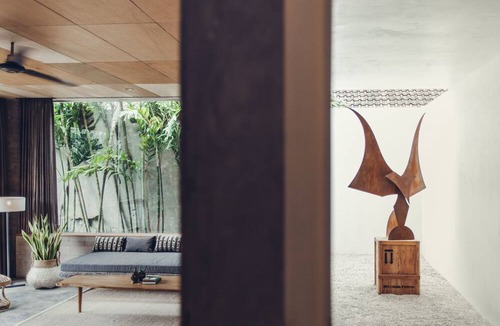 Batu Bolong Hotel | The Slow